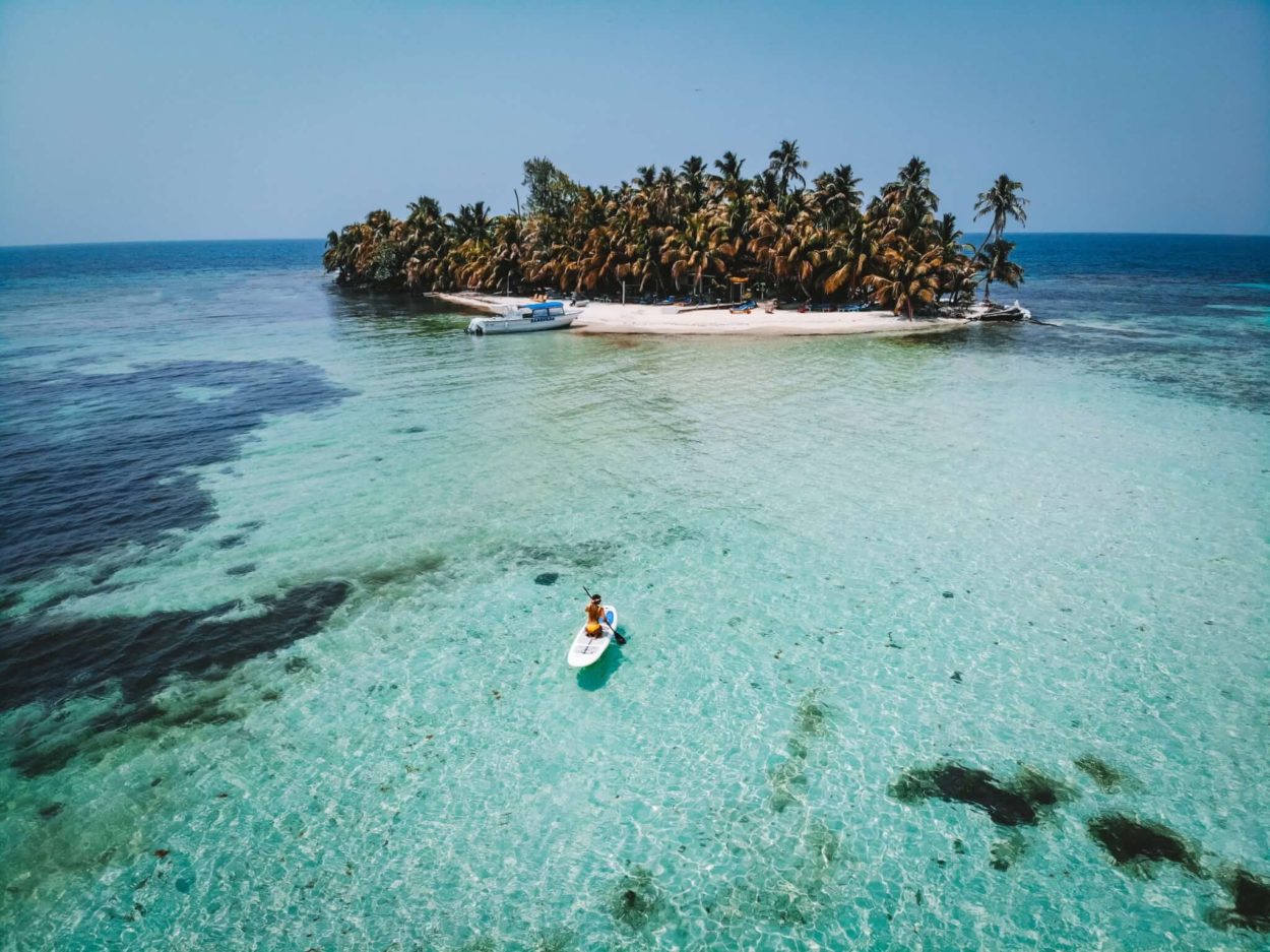 Stand up paddle Ranguana Caye Belize